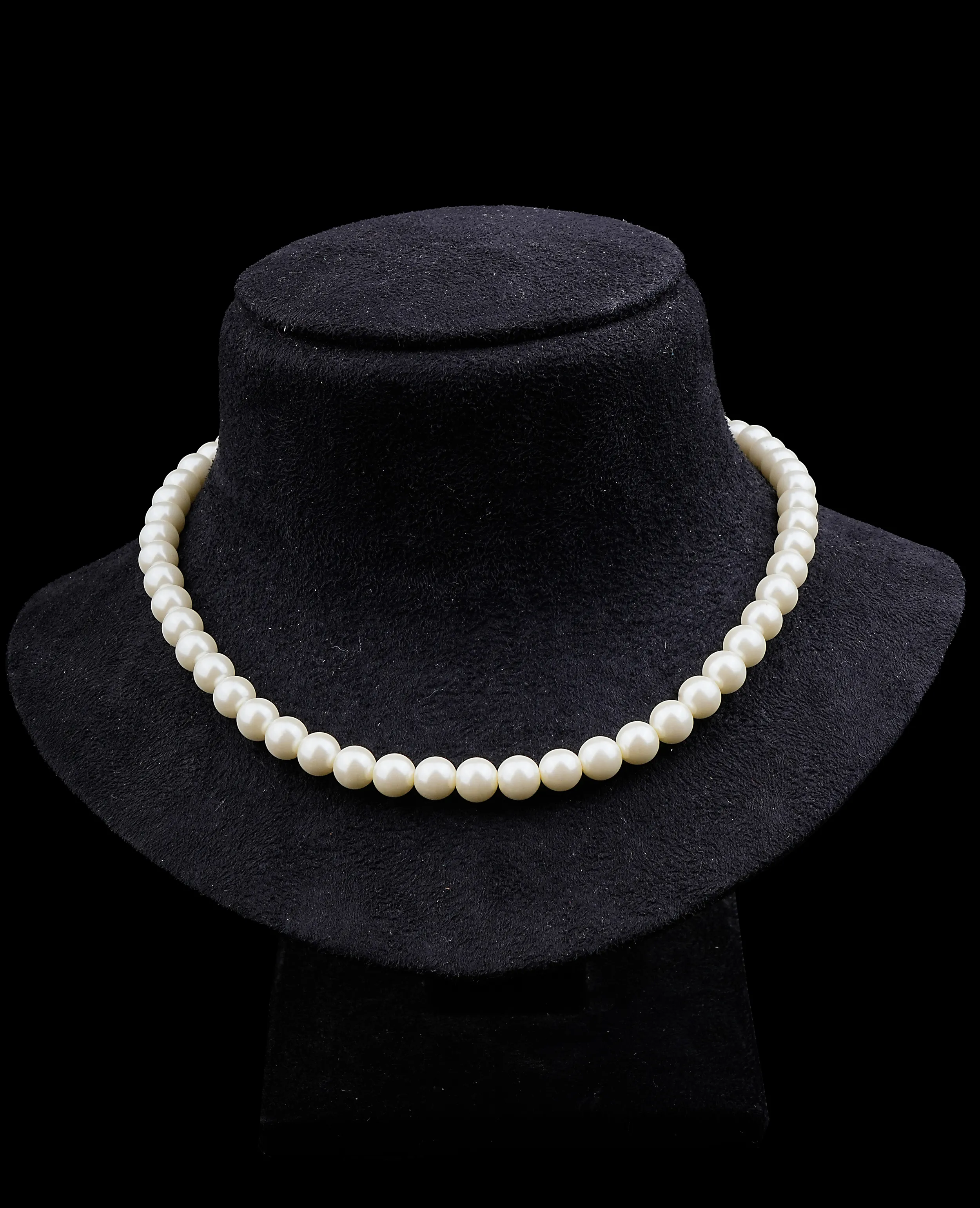 Sinma's Exclusive Sophisticated Pearl Necklace with Transformable Lock Feature