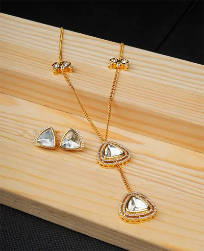 Big Kundan Indo-Western Versatile Necklace Set - Modern Elegance with a Rich Touch