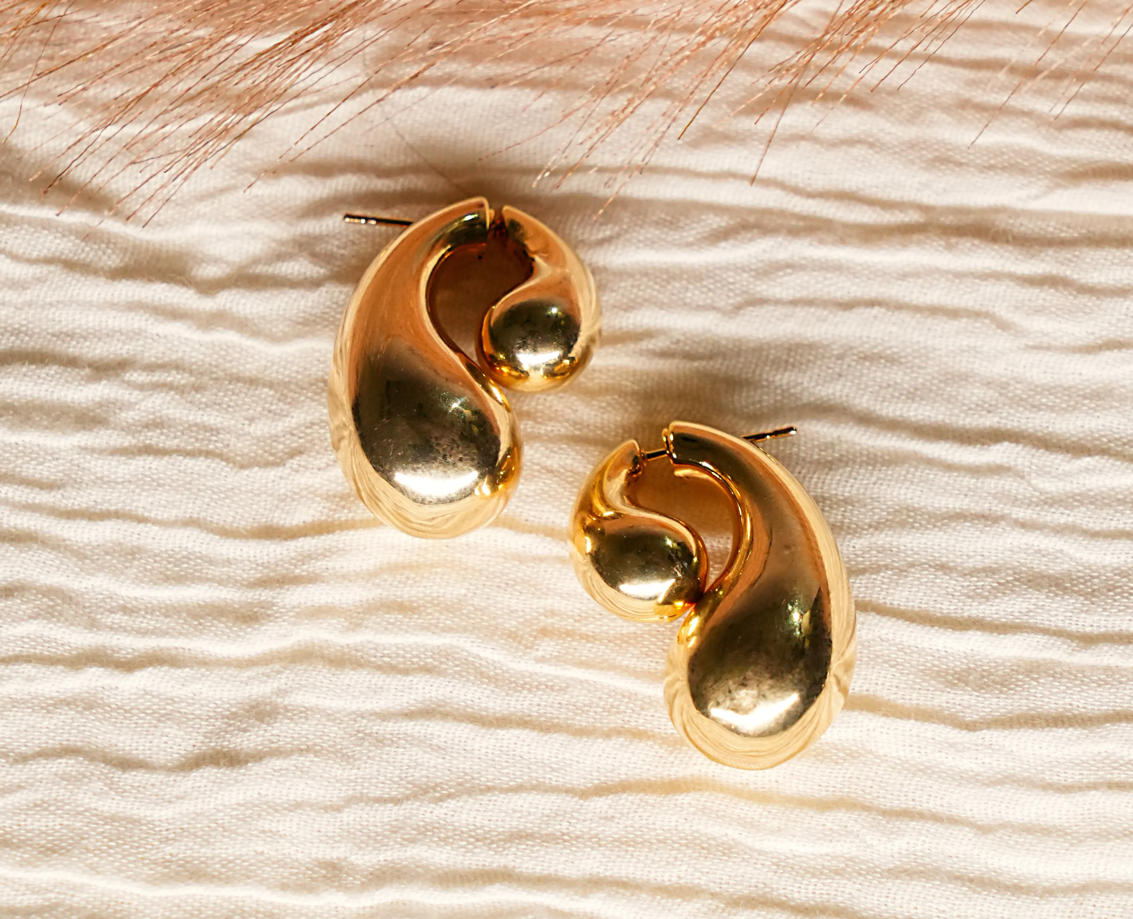 Double-Sided Earring – Golden Transformable Elegance