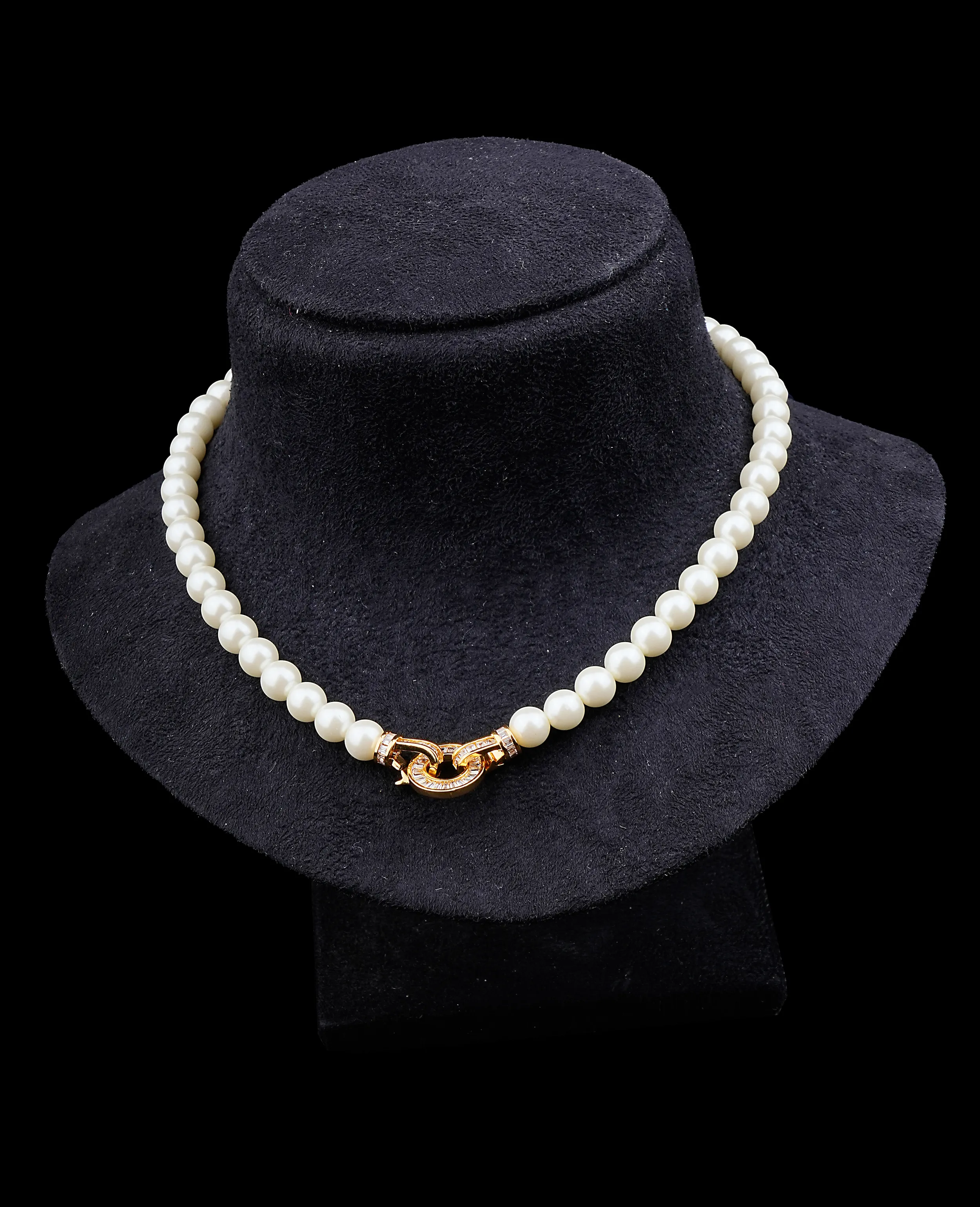 Sinma's Exclusive Sophisticated Pearl Necklace with Transformable Lock Feature