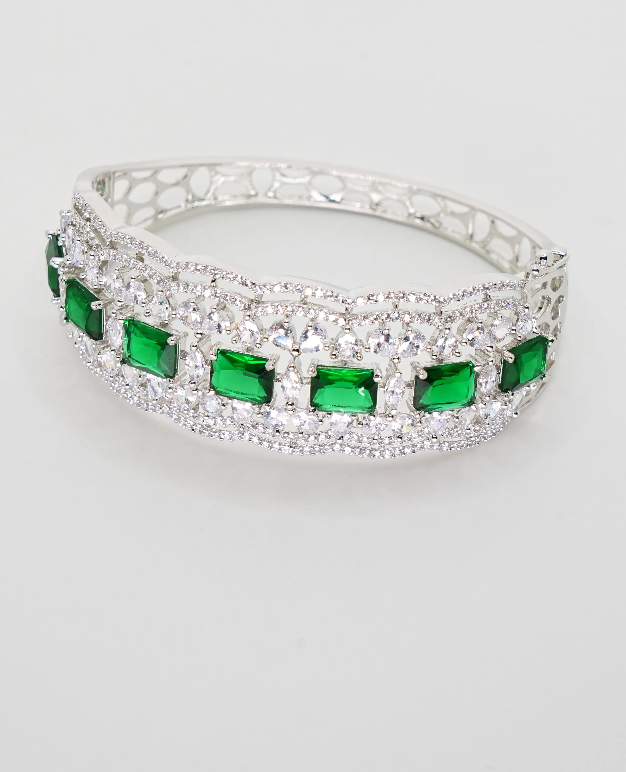 Stunning AD Bracelet with Emerald Semi-Precious Stones - A Touch of Luxe
