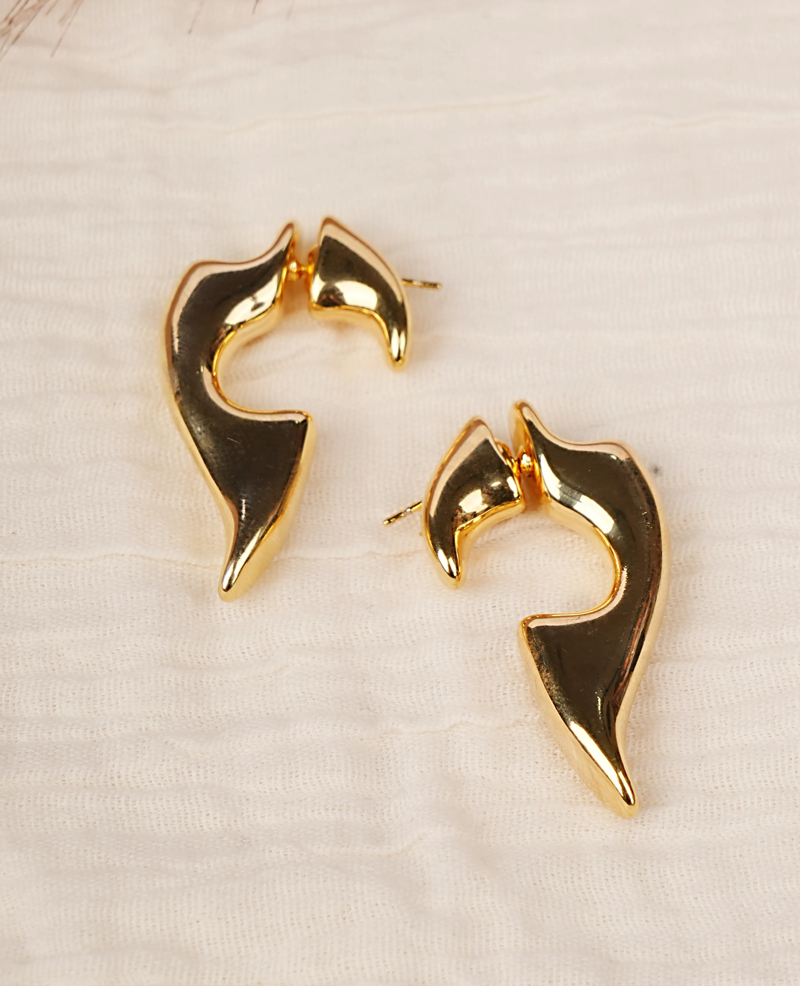 Golden Round Hollow Stud – Bold Elegance in a Statement Design