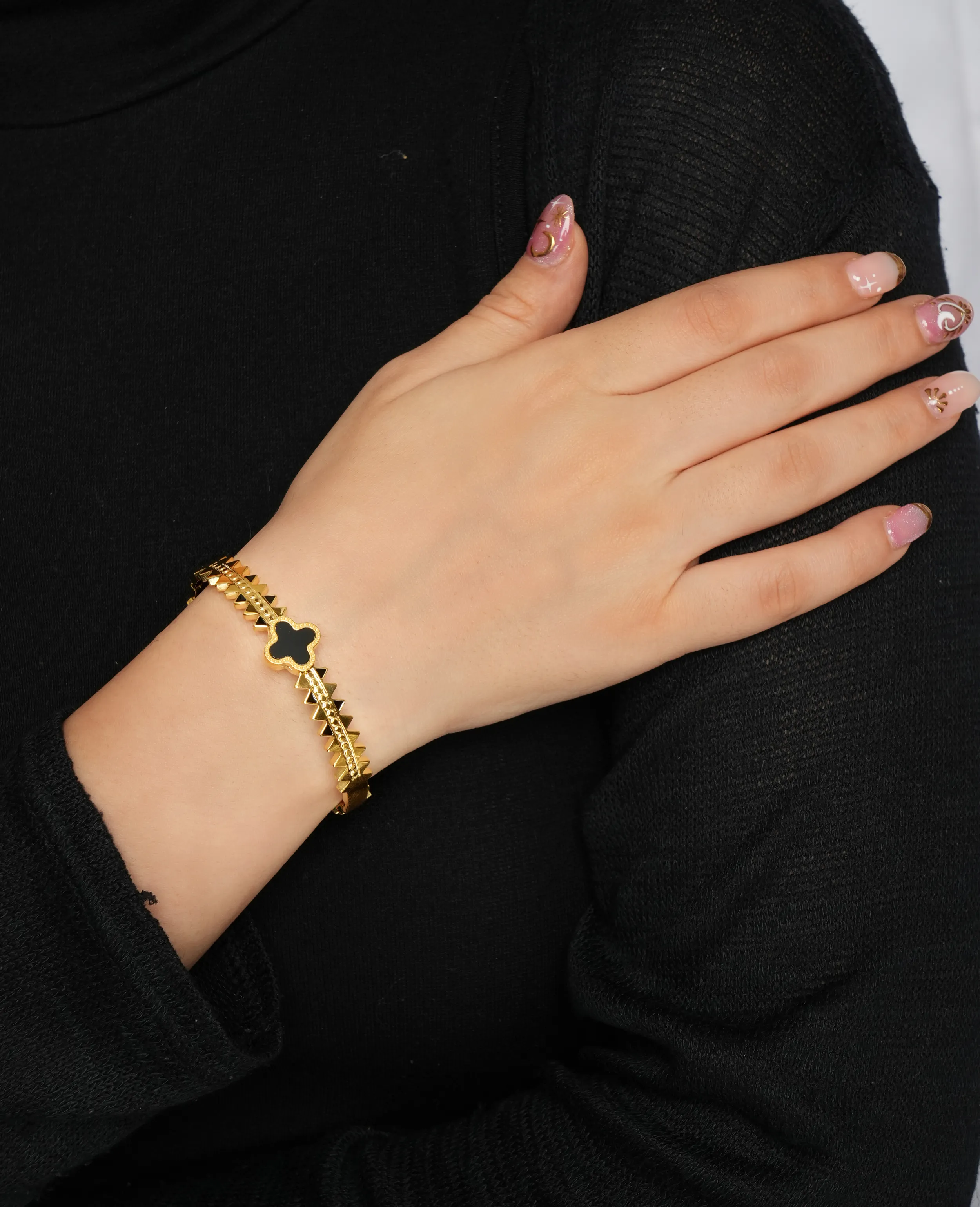 Solid Gold Camellia-Inspired Kada Pattern Bracelet
